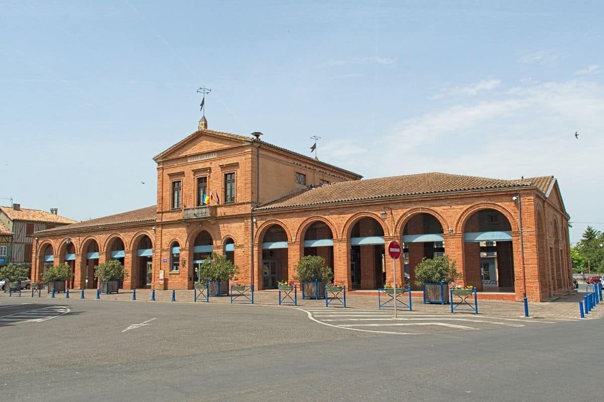 lisle-en-dodon-illustration-mairie.jpg